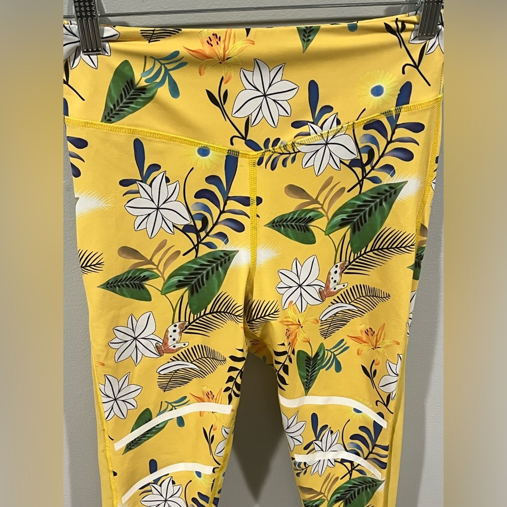 Zyia Active 7/8 Floral Yellow Leggings Sz 6-8 Reflective Light nTight - Picture 4 of 12